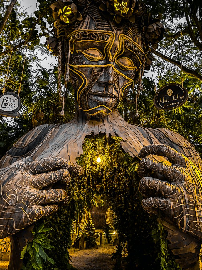 Estatua Ven a la Luz